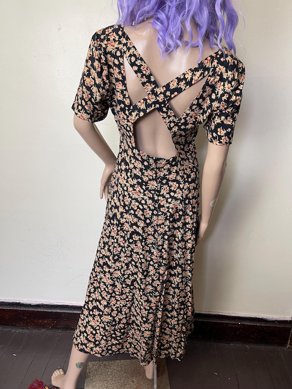 トリートユアセルフFloral vintage like dress 90s White Floral Grunge Dress With Lace Collar and Pockets