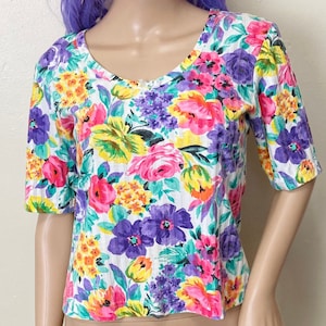 Earthquake Vintage 80s Ribbed New Wave Colorful Floral Cropped Tee