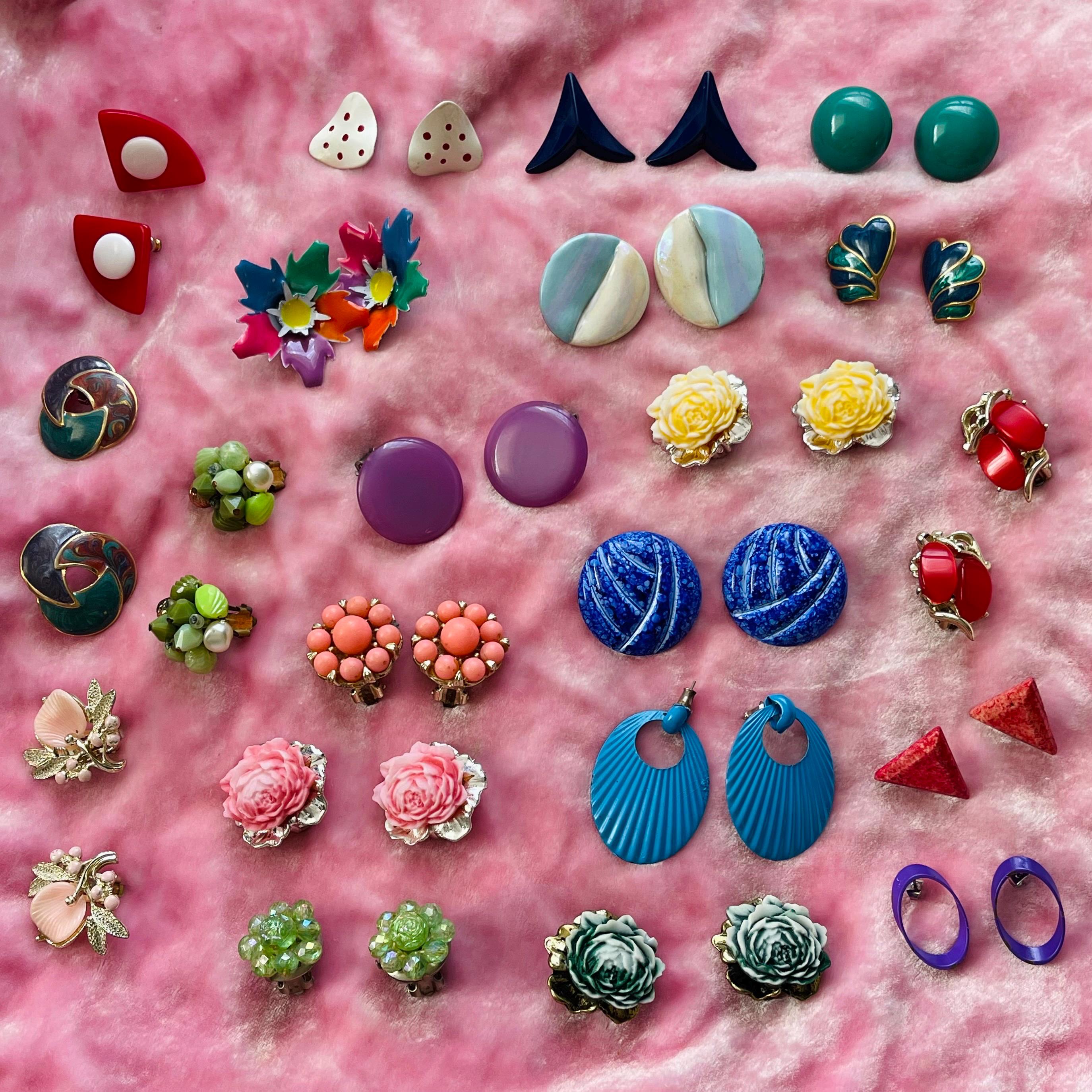 USAヴィンテージ coro ピンク ポーセリン イヤリング ブローチセット Coro pink earrings - Etsy 日本