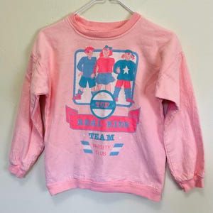Sudadera de algodón rosa melocotón vintage de los años 80 con cuello redondo para niños del equipo universitario