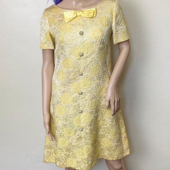 60s Stunner Vintage Butter Yellow Quilted Jacquar… - image 1