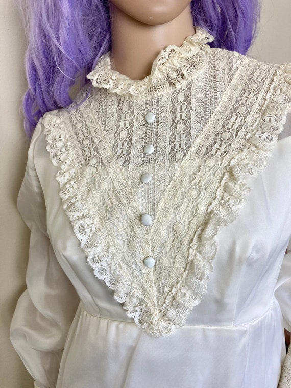 White Bohemian Lace Vintage 70s High Neck Gunne S… - image 4