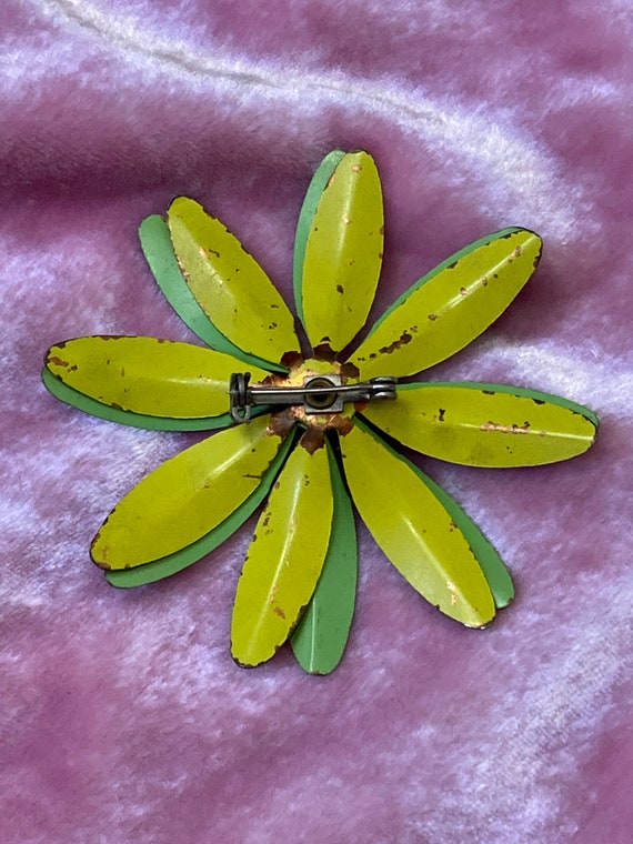 Broche Ancienne Grande Chartreuse Fleur - Matière Nacre ? - Occasion