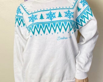 Sedona AZ Vintage Winter Pine Trees and Snowflakes Pullover Crewneck Sweatshirt M