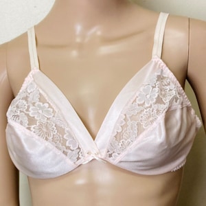 Pale Pink Vintage Lacy Nylon Bra 38C