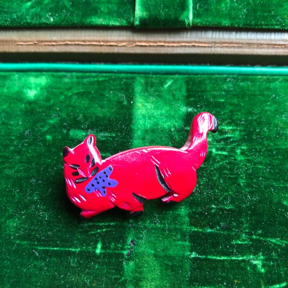 Vintage 90s Red Abstract Cat Brooch - image 2