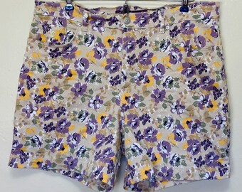 Pantalones cortos de cintura alta vintage de los años 90 morados y beige con estampado floral