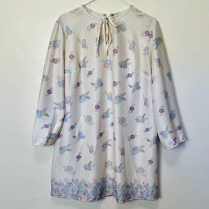 Dromerige pastelkleurige bloemen vintage jaren 70 grote maten huisjurk met riem