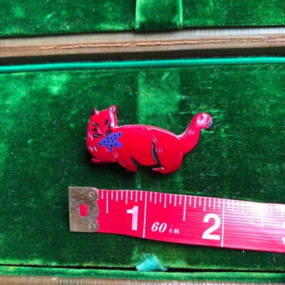 Vintage 90s Red Abstract Cat Brooch - image 4