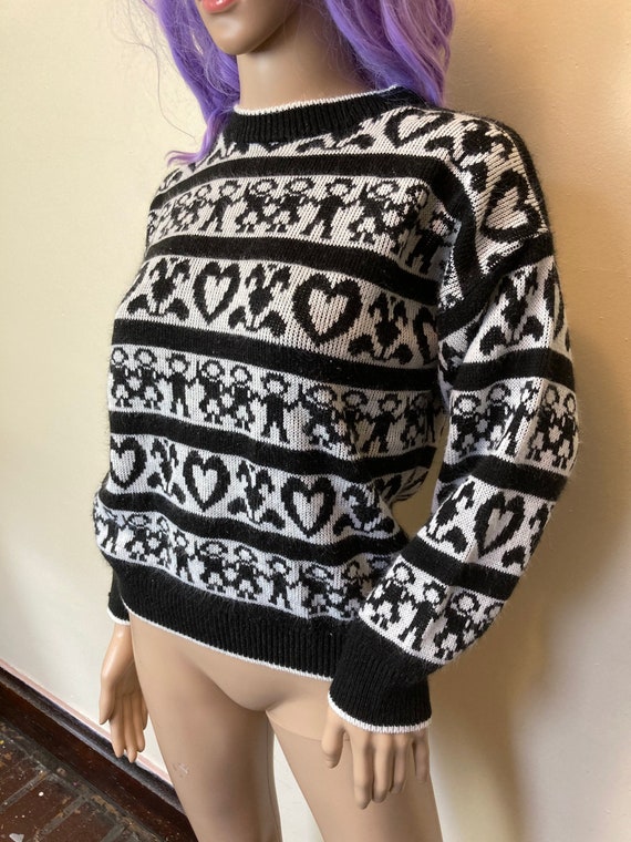 Novelty Knit Vintage People and Hearts Black and … - image 3