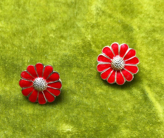 Vintage 60s Ruby Red Daisy Earrings