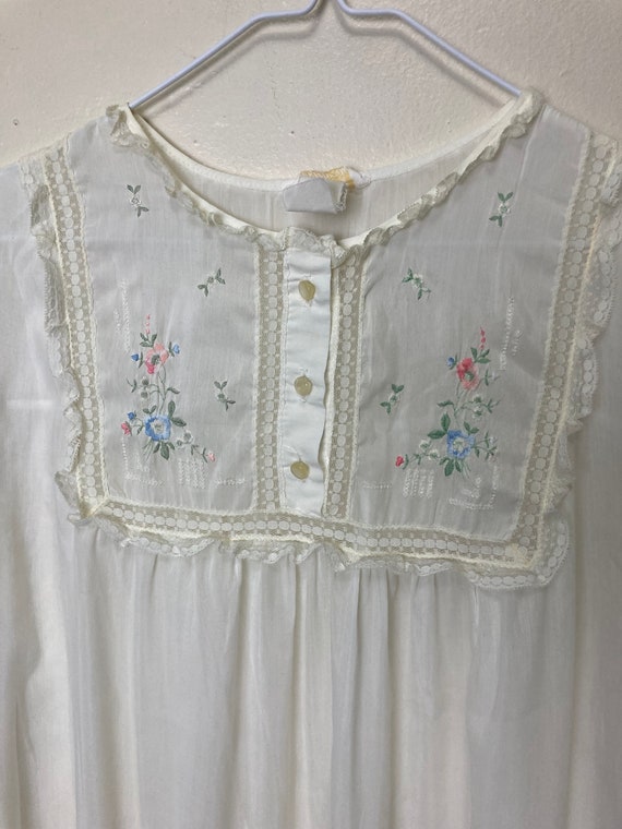 Barbizon Vintage 50s Sheer White Embroidered Baby… - image 4