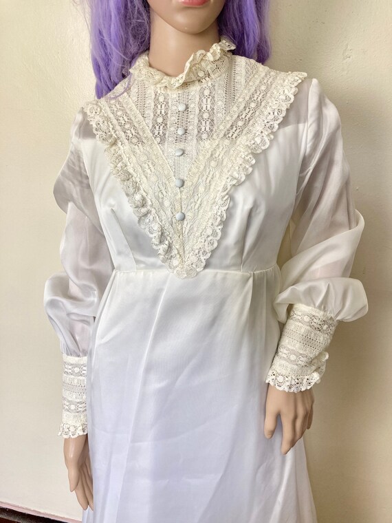 White Bohemian Lace Vintage 70s High Neck Gunne S… - image 3