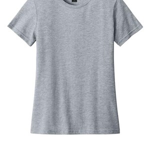 Pu&ograve; includere: Una maglietta grigio melange a maniche corte con scollo tondo. La maglietta ha una vestibilit&agrave; classica e una piccola etichetta nera sul retro del collo. Il tessuto sembra essere un materiale morbido e confortevole.