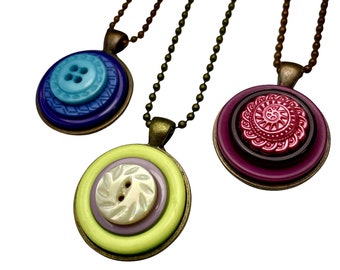 Pendentif collier bouton violet recyclé, cadeau mignon pour adolescente ou amoureux de boutons