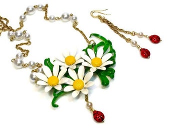 Vintage Jewelry Upcyced! Cheerful Necklace  Earring Set with Daisies, Ladybugs and Pearls