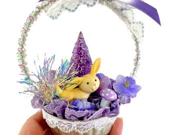 Decoración de Pascua de inspiración vintage, adornos de cesta con conejitos en amarillo, morado o verde