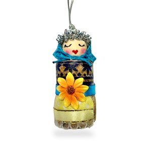 Adorno colgante de muñeca rusa, Babushka, decoraciones navideñas de corcho de vino reciclado Ukrainian sunflower