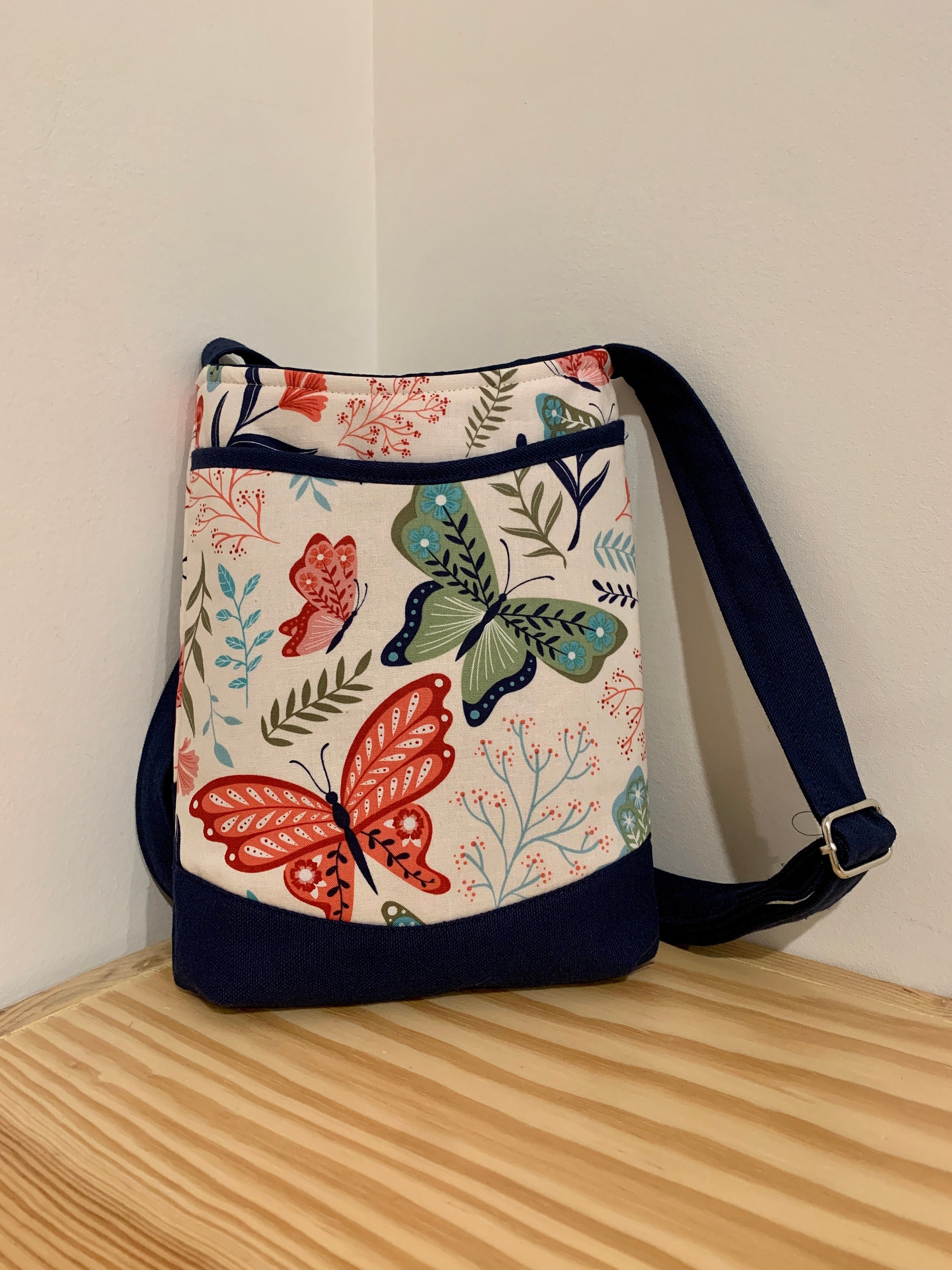 Mini Printed Butterfly Decorated Shell Crossbody Bag With Metal Chain