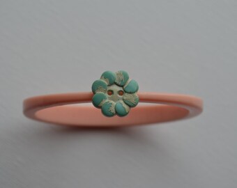 Pink vintage bangle bracelet with turquoise and cream flower vintage button