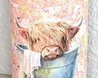 Highland Cow Snow Globe Cup | 16 oz Glass Tumbler | Pink and Orange Glitter | Highland Cow with Flowers | Cute Cow Cup | Gift for Her