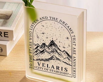 Vase livre Velaris, vase en forme de livre To The Stars Who Listen, vase en acrylique inspiré d'ACOTAR, décor d'étagère de cour de nuit, vase livresque fantastique