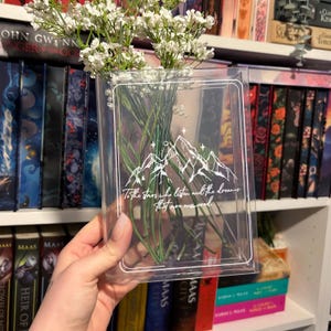 Wazon Velaris Book, Wazon w kształcie książki inspirowany ACOTAR, Wazon „Do gwiazd, które słuchają”, Fantazyjny akrylowy wazon na kwiaty