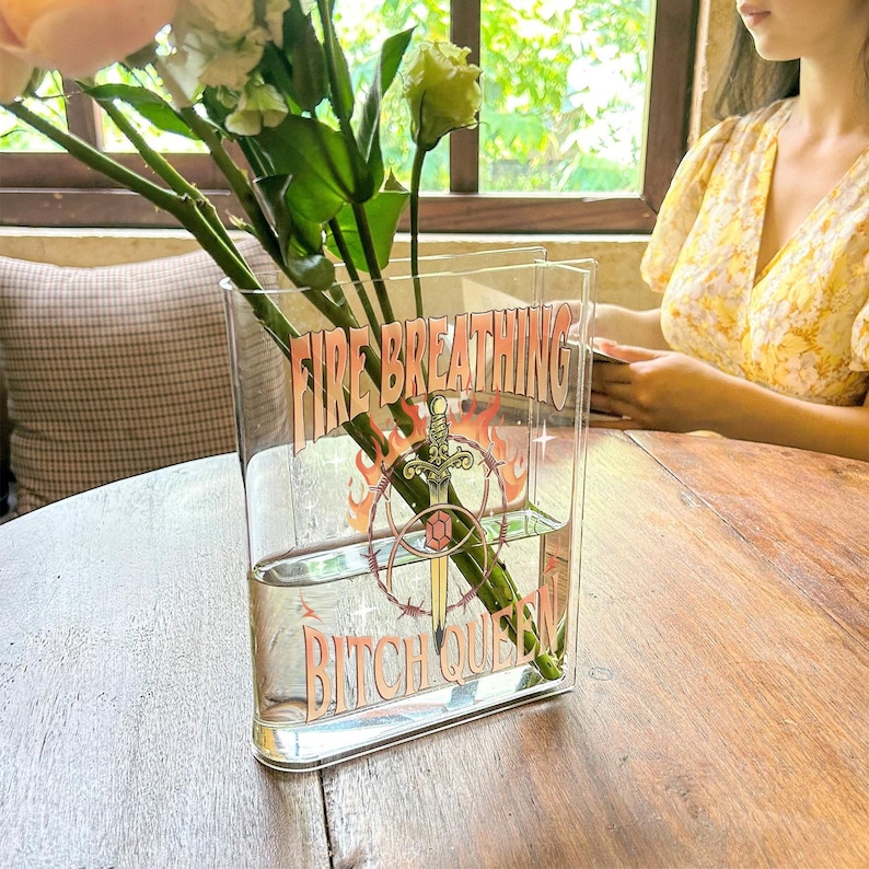 Feuer speiende Hündin Königin Buchvase, Thron aus Glas inspiriert Dekor, Fantasy-Buch-Liebhaber-Geschenk, Badass Leservase, feministische literarische Wohnkultur Bild 2