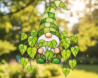 Acchiappasole in acrilico a forma di gnomo da giardino, gnomo con foglia verde da appendere alla finestra, grazioso gnomo della natura acchiappasole, decorazioni da giardino in stile cottage, decorazioni da giardino in stile boho