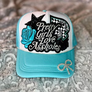 Pretty Girls Love Aholes - Trucker hat