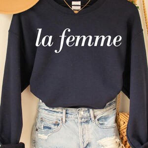 Sweatshirt La femme, chemise française, chemise Paris, citation française, chemise dicton français, cadeau français, t-shirt de style parisien, tendance