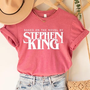 スティーブン キング T シャツ、スティーブン キング シャツ、スティーブン キングの小説に基づくシャツ、スティーブン キング、レトロな服