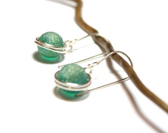 Women's Handmade Minimalist Dangle Earrings, Round Drop Bead Earrings, Emerald Green Christmas Holiday Jewelry Wire Wrapped Gift for Her