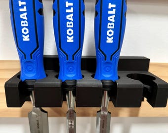 Soporte para cinceles Kobalt / Opciones estándar y de impacto lateral / Montaje en pared impreso en 3D o con listón francés / Orificios alineados con panel perforado / Organizador de herramientas de taller