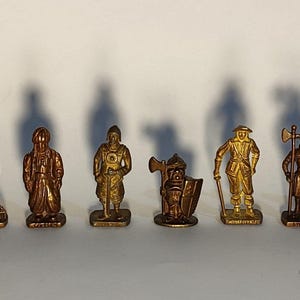 Metalen beeldje Kinder vintage speelgoed, soldaten, krijgers, beeldhouwkunst, ridders, cadeau, verzamelfiguren, miniatuurtjes spelen, set van 8 modellen