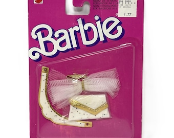 Bambola Barbie vintage del 1987 con accessori PRETTY EXTRA: borsetta, cintura, fiocco per capelli. Mattel #4261, era Superstar per il mercato estero. Sigillata, in perfette condizioni.