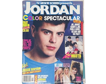 Puede incluir: Una revista vintage TV Movie Screen con Jordan Knight en la portada. El titular dice Jordan Color Spectacular. Incluye texto sobre New Kids on the Block, Paula Abdul y Nelson. La portada muestra un retrato de Jordan Knight.