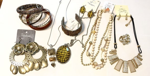 Earth tone  Jewelry lot 11 pieces, fashion jewelr… - image 1