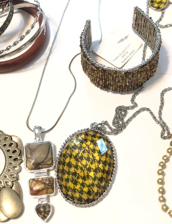 Earth tone  Jewelry lot 11 pieces, fashion jewelr… - image 5