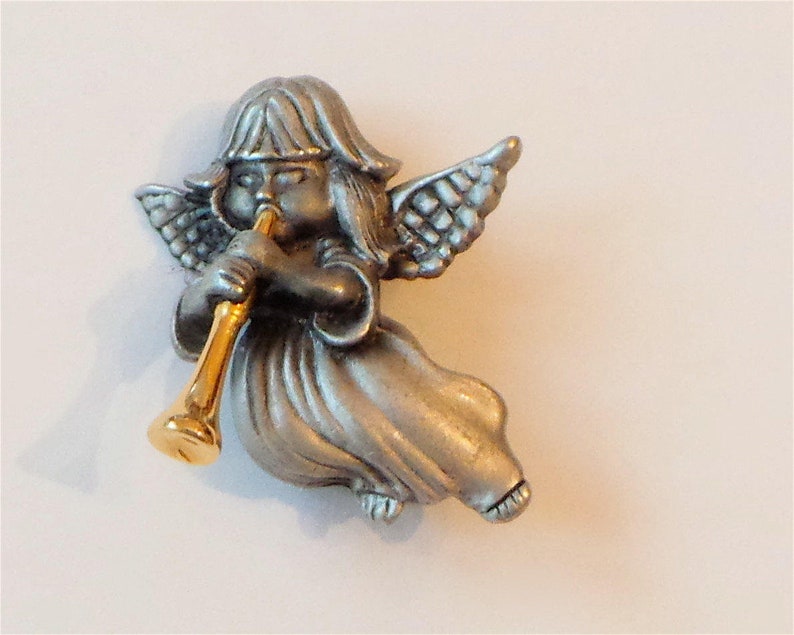 Adorable vintage Christmas angel Pewter angel girl blowing a gold tone trumpet signed Daria designer brooch