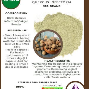 Könnte beinhalten: Ein grünes Kräuterpulver mit der Aufschrift "Manjakani" und dem Text "Quercus Inectoria 300 Gramm" sowie "100% Biologisch Wildgewachsen Natur Kräuter". Das Produkt ist in einem braunen Beutel mit grünem Blattdesign verpackt. Der Beutel enthält auch den Text "Produziert von Indonesian Herbal" und "Verfallsdatum Oktober 2025".