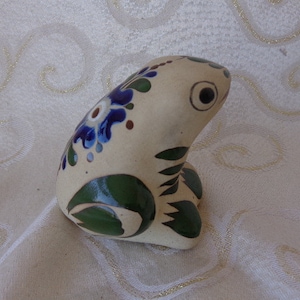 MEXICAN POTTERY FROG - 3&quot; X 4 1/4&quot;  X4 1/4&quot; Mexican Folk Art Hand Painted frog - Glazed Color Design on Beige Bisque &quot;Mexico&quot; on bottom