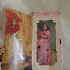SWEET VALENTINE BARBIE- Brunette Mattel 1995 Hallmark Collector Series - 11 1/2&quot; - Pink Satin with Red Roses and card - Was removed from Box