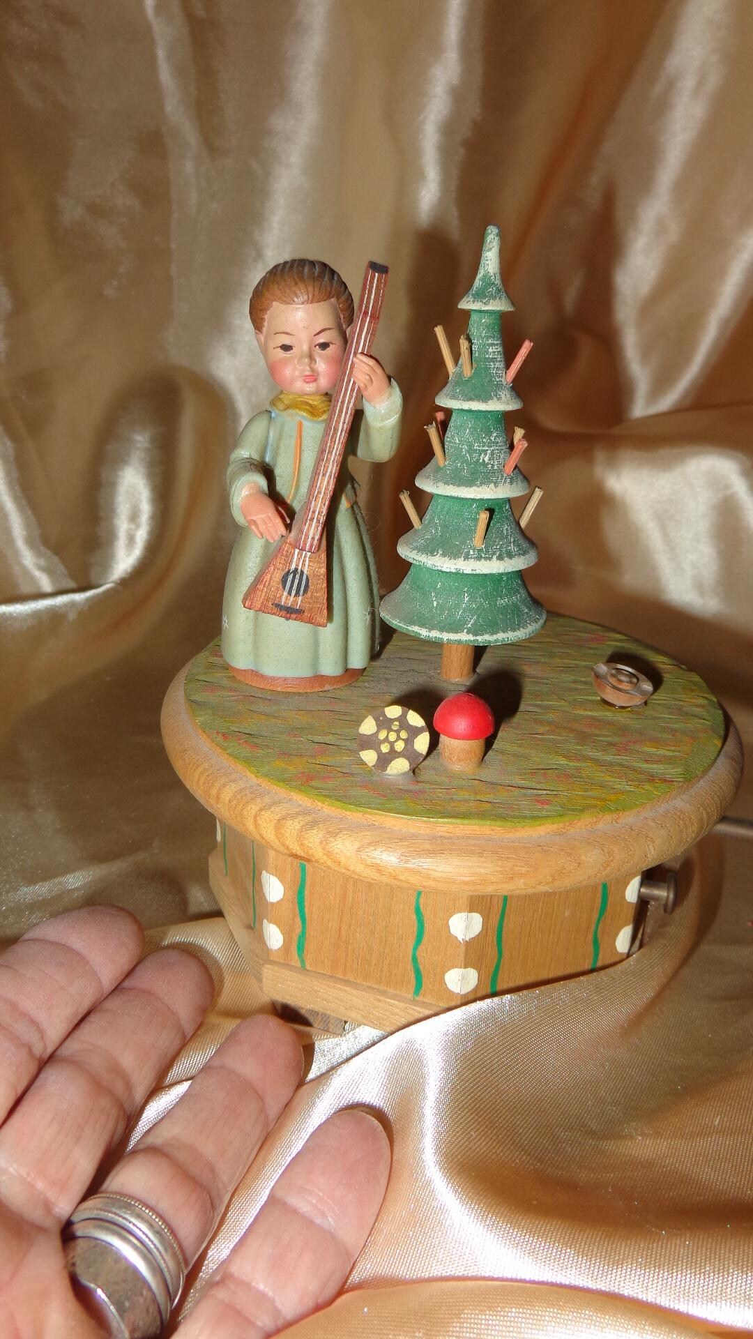 ANRI THORENS MUSIC Box - Silent Night Theme - 5 3/4