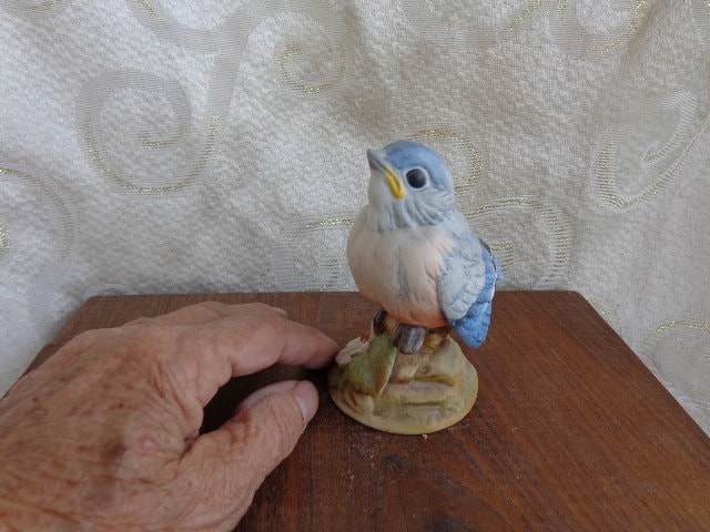 RARE HAND PAINTED BIRD FIGURINEOF TWO ROBIN BY ANDREA SADEK #5502 8” Tall