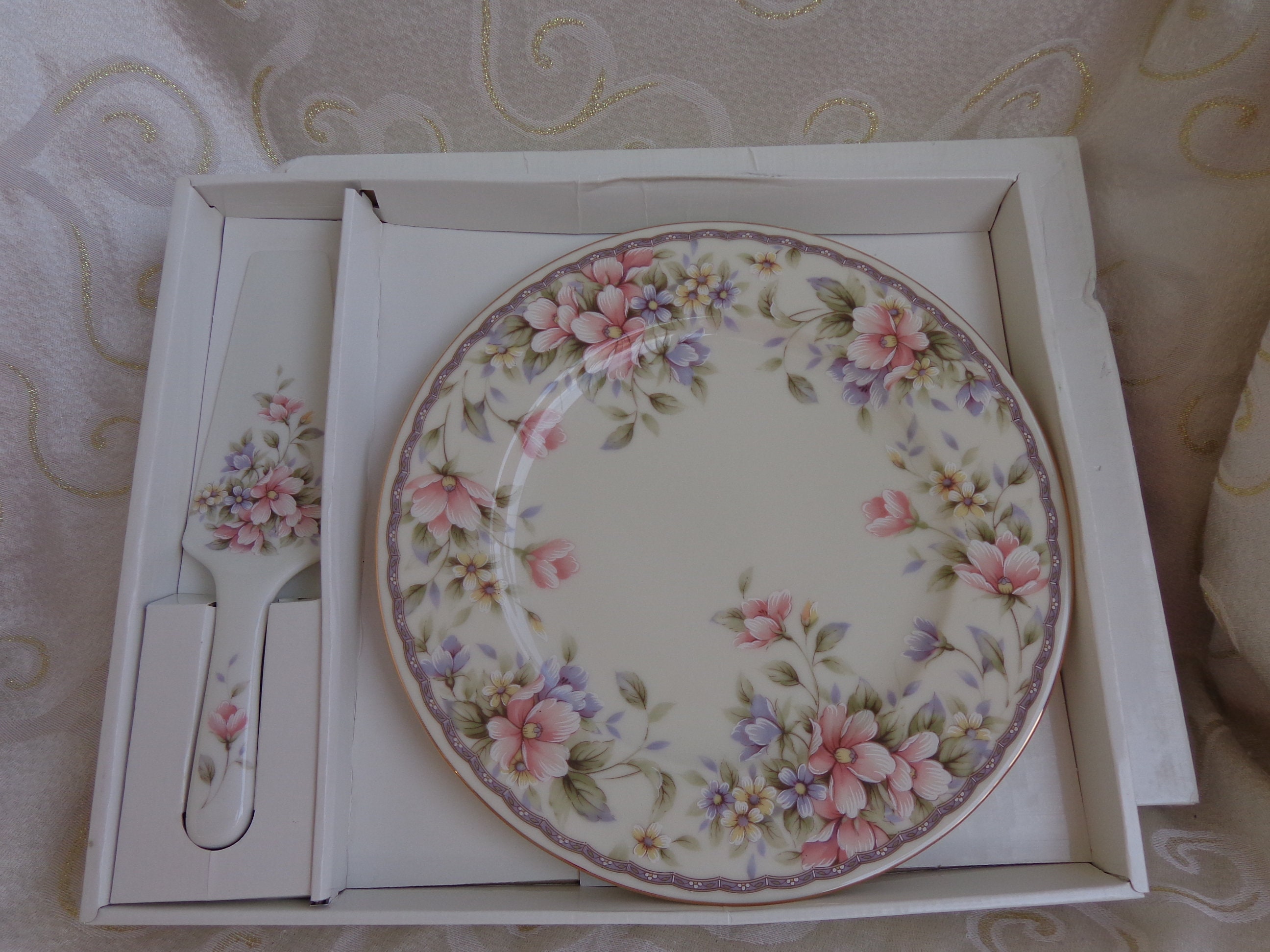 PLAT A CAKE 37CM FLORAL