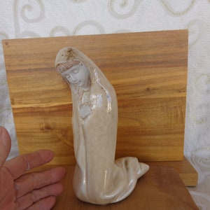 VIRGIN MARY PRAYING Figurine - 7 &quot; H x 4 1/2&quot;L c 2 1/2&quot;W - Hand-Painted Gloss Finish Porcelain Mary Praying Figurine