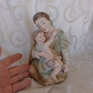 VINTAGE MARY and CHILD Figurine - 7 1/2&quot;H x 5&quot;W x 5 3/4&quot;D - Porcelain Lefton Hand-Painted Figurine of Mary Holding Baby Jesus - Felt Pad