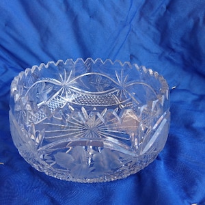 GRAPEVINE PATTERN CRYSTAL Bowl -  8&quot; x 3 1/2&quot; - Vintage Grape and Grapeleaf Pattern  - Large Heavy Round Crystal Bowl
