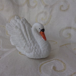 ROYAL HERITAGE SWAN Figurine - 3 1/2&quot; X 5 1/8&quot; Royal  Heritage  Porcelain Bisque Swan -Swan Figurine - 80&#39;s Bisque Swan